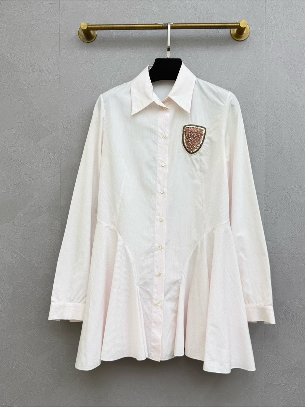 🚩steal Dior White Button-Front Flared Hem Shirt Dress with Embellished Crest